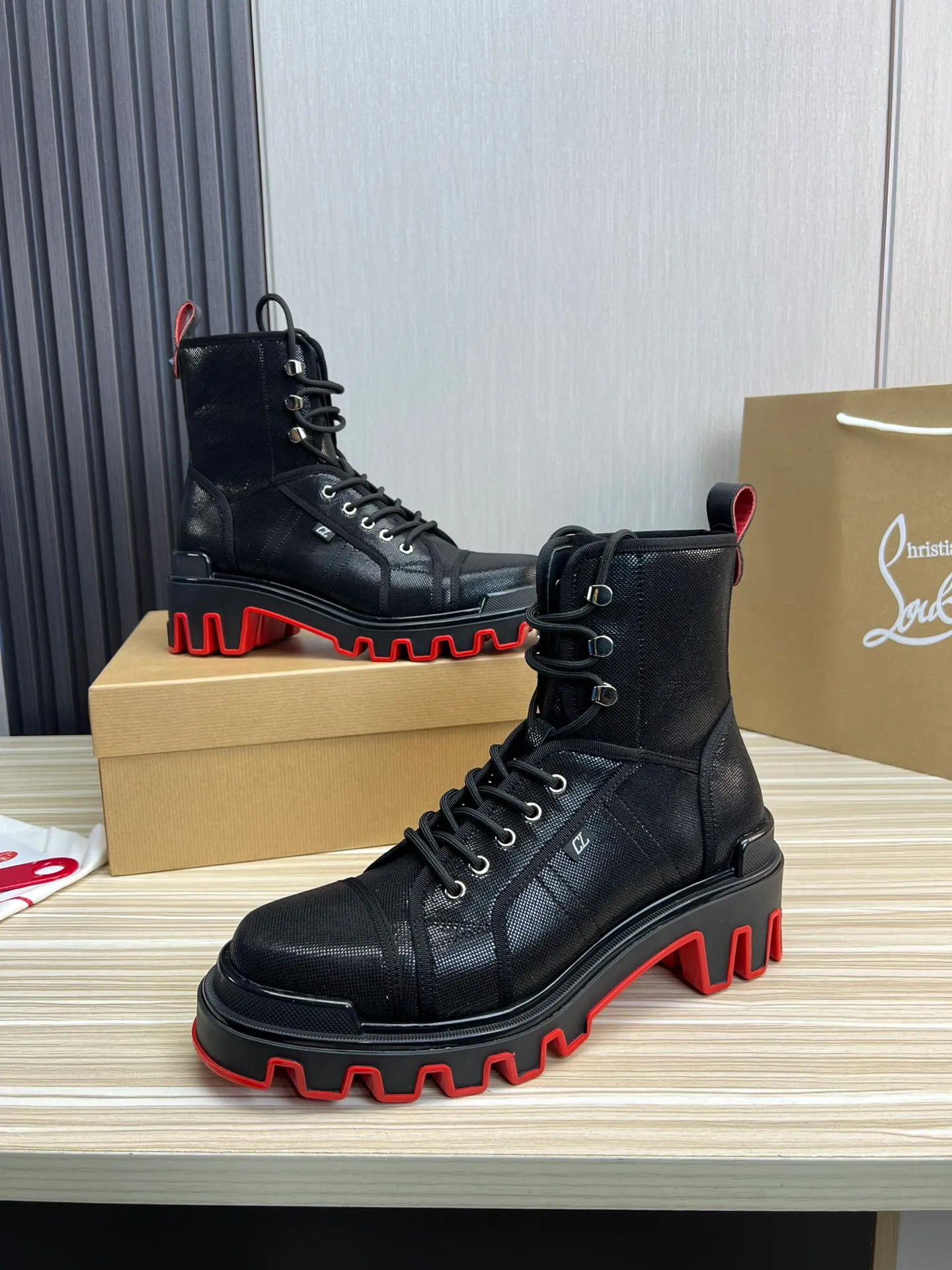 Men's shoes 💰820💰 CL popular red-soled boots 🆑1:1 original mold opening. Official website updated simultaneously ~ Christian* Louboutin, imported cowhide leather upper + water-dyed cowhide lining, original thick red sole, wear-resistant and non-slip ⬆️ Full set of counter packaging 🎁38-45 (38.45 custom-made, non-refundable)